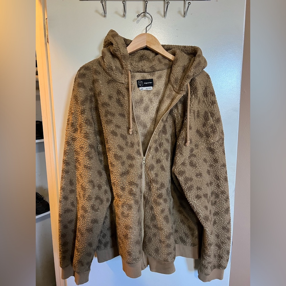 Cheeth print fluffy sweater
